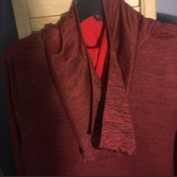 Red hooded light running nike sweatshirt - Picture 4 of 6